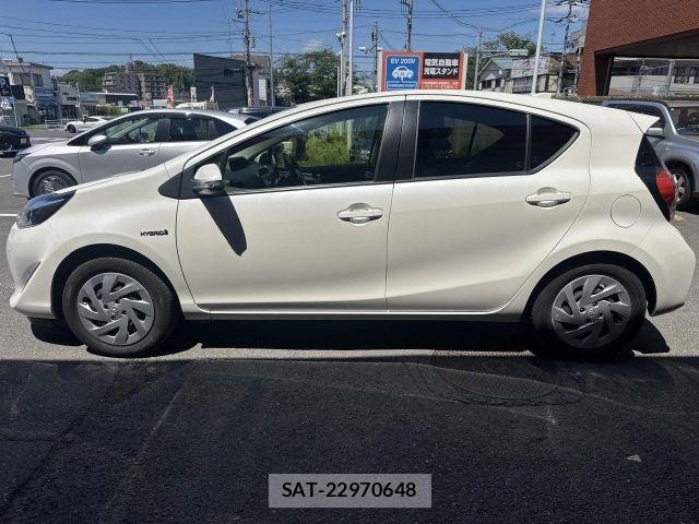 Toyota AQUA 2018-04 8034375-15