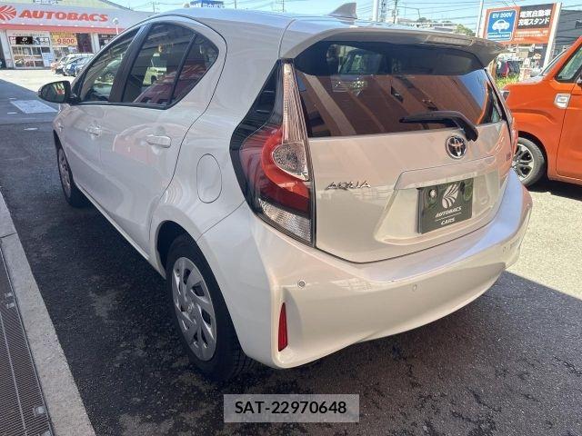 Toyota AQUA 2018-04 8034375-17