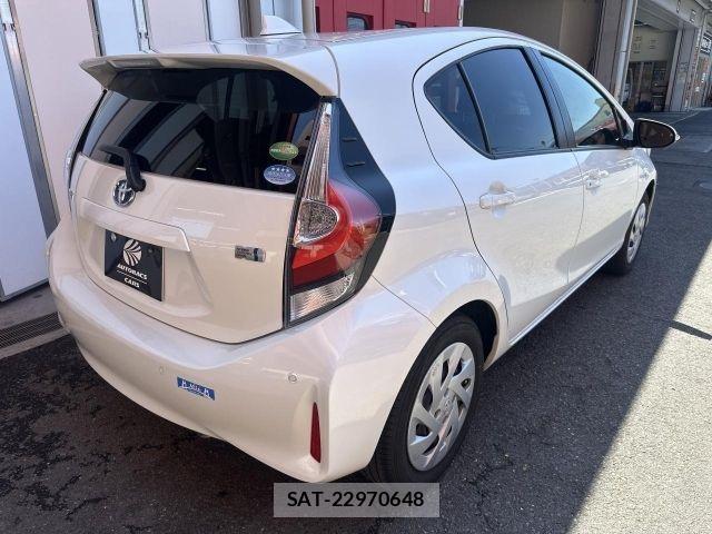 Toyota AQUA 2018-04 8034375-18