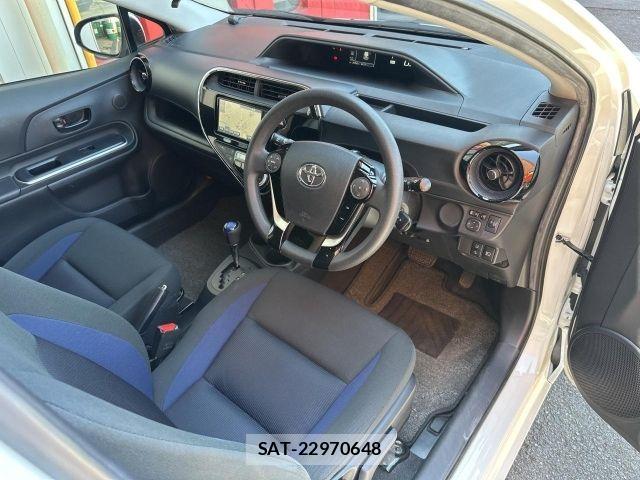Toyota AQUA 2018-04 8034375-1