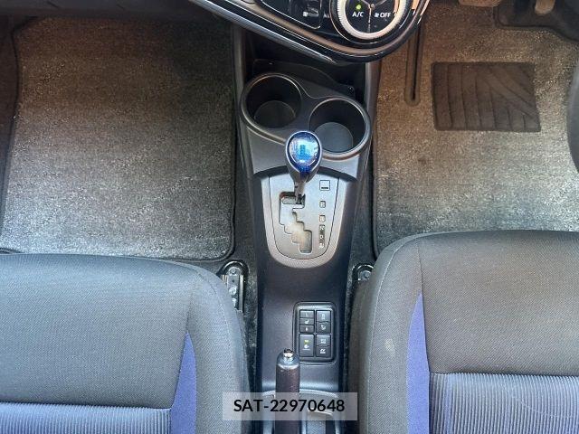 Toyota AQUA 2018-04 8034375-21