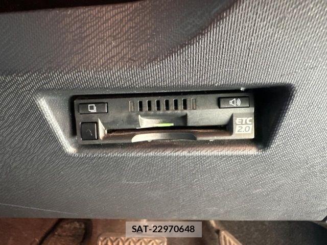 Toyota AQUA 2018-04 8034375-24