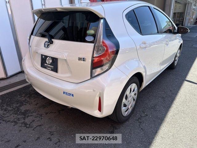 Toyota AQUA 2018-04 8034375-2