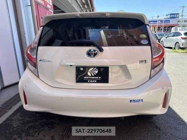 Toyota AQUA 2018-04 8034375-4