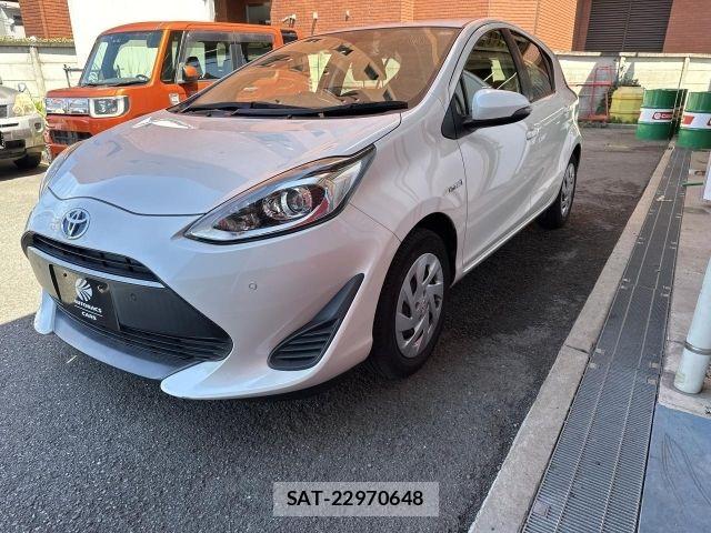 Toyota AQUA 2018-04 8034375-5