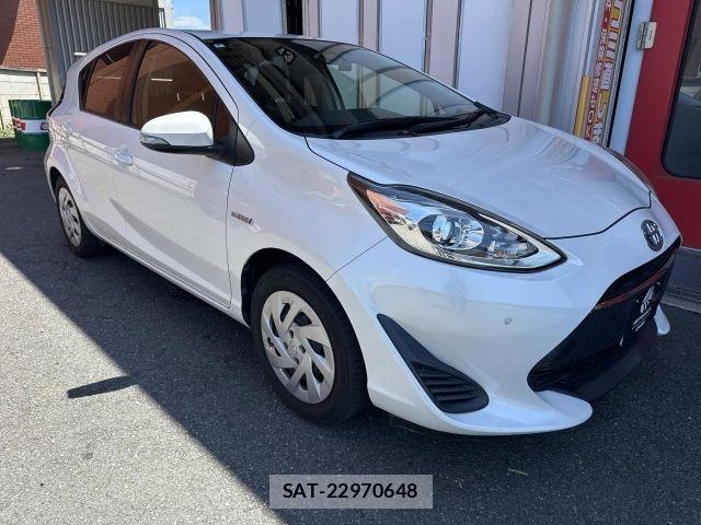 Toyota AQUA 2018-04 8034375-6