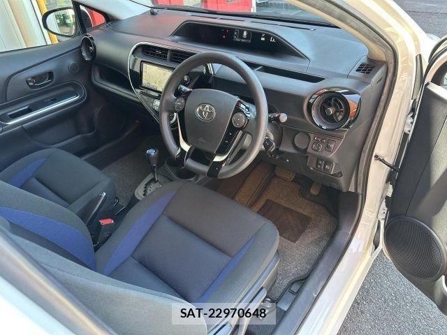 Toyota AQUA 2018-04 8034375-7