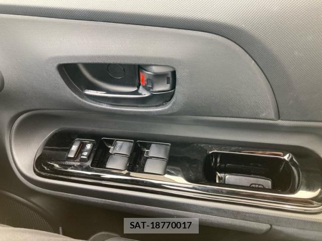 Toyota AQUA 2018-04 8034392-17