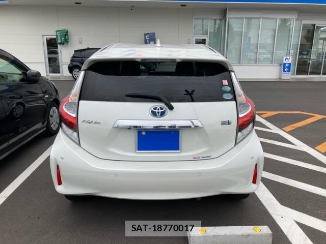 Toyota AQUA 2018-04 8034392-4