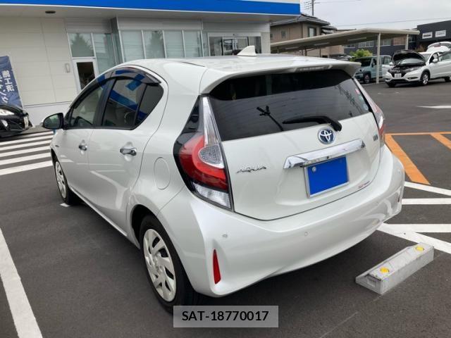Toyota AQUA 2018-04 8034392-5