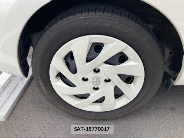 Toyota AQUA 2018-04 8034392-7
