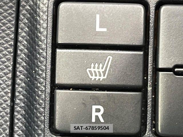 Toyota AQUA 2018-05 8034372-5