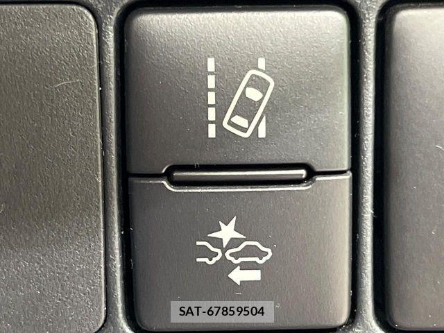 Toyota AQUA 2018-05 8034372-6