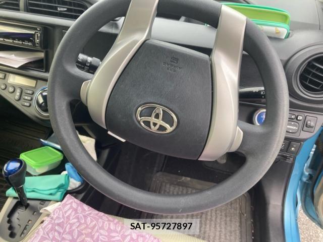 Toyota AQUA 2012-03 8034423-11