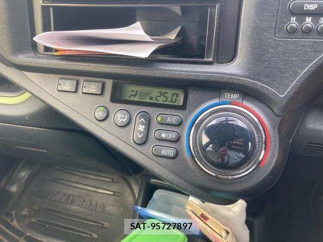 Toyota AQUA 2012-03 8034423-15