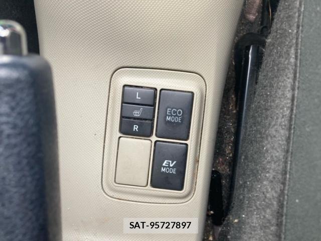 Toyota AQUA 2012-03 8034423-17