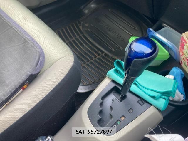 Toyota AQUA 2012-03 8034423-18