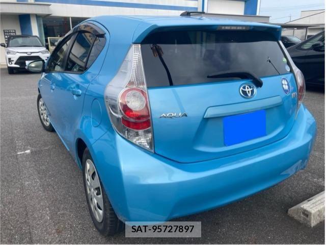 Toyota AQUA 2012-03 8034423-3