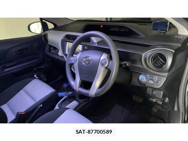 Toyota AQUA 2013-08 8034416-10