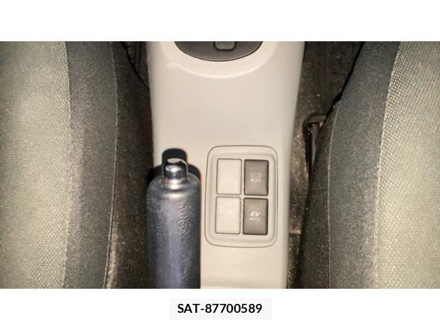 Toyota AQUA 2013-08 8034416-15