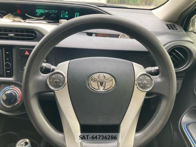 Toyota AQUA 2013-08 8034414-9