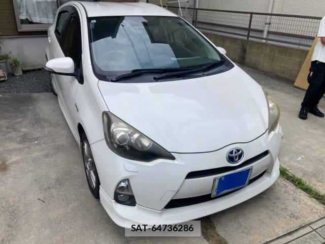 Toyota AQUA 2013-08 8034414-1