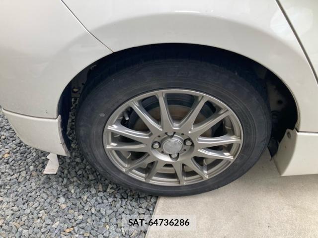 Toyota AQUA 2013-08 8034414-4