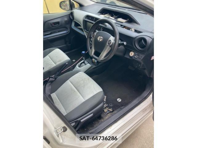 Toyota AQUA 2013-08 8034414-7