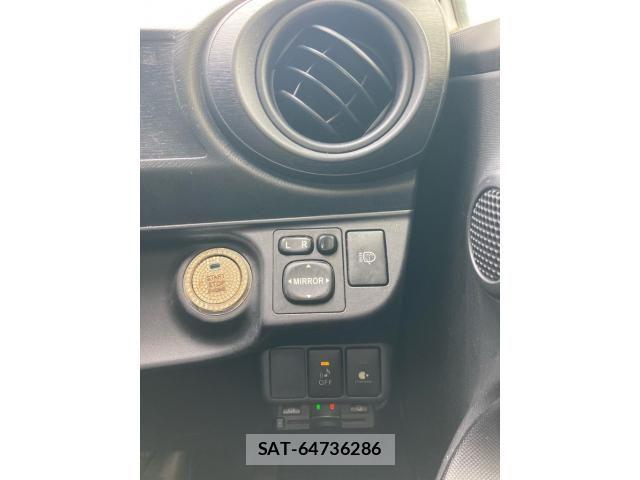 Toyota AQUA 2013-08 8034414-8