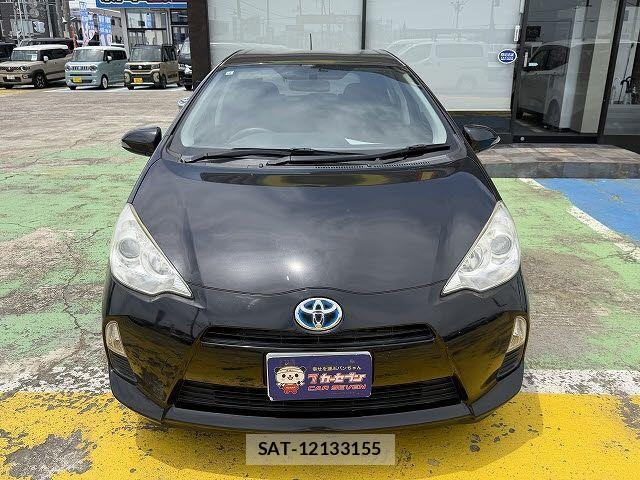 Toyota AQUA 2013-10 8034396-9