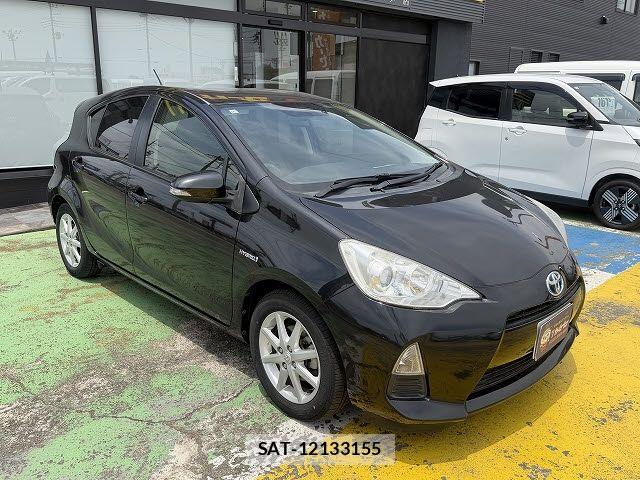 Toyota AQUA 2013-10 8034396-10