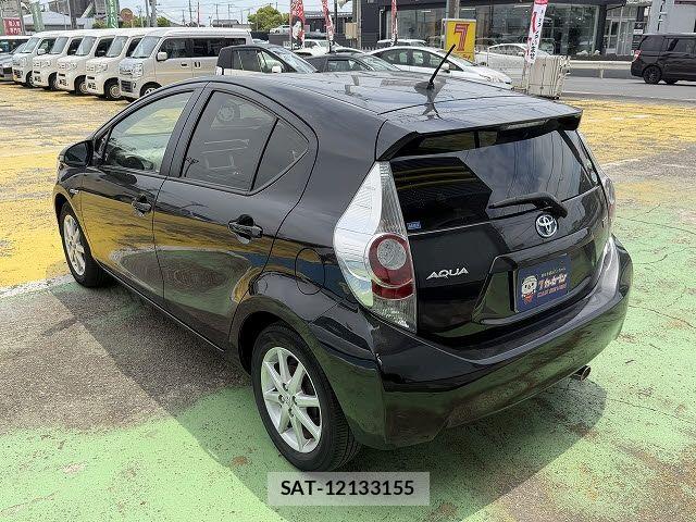 Toyota AQUA 2013-10 8034396-12