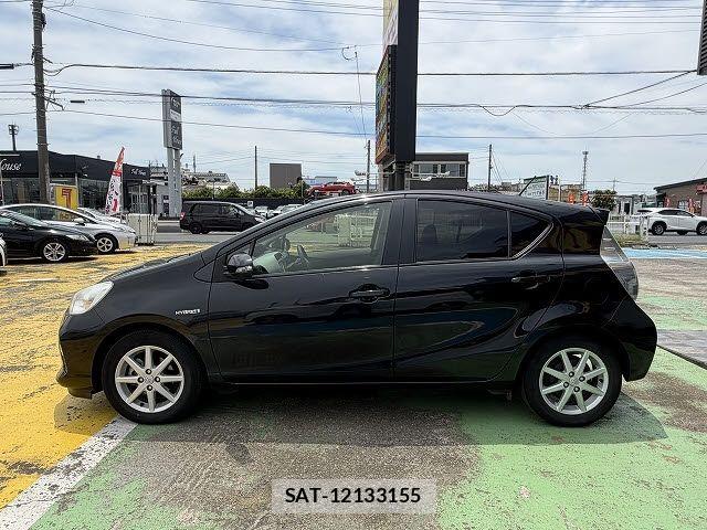 Toyota AQUA 2013-10 8034396-14