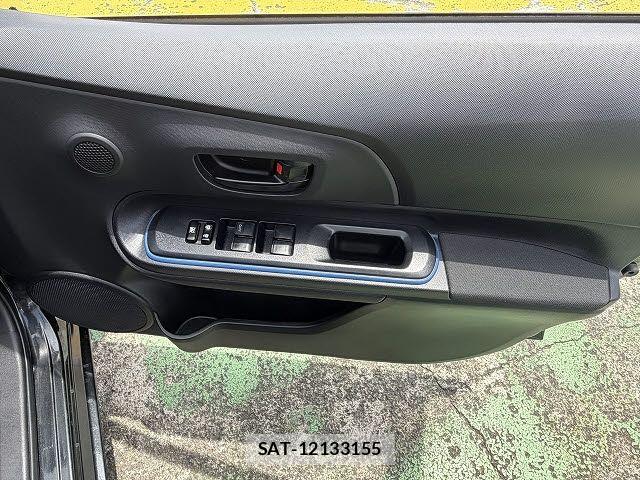 Toyota AQUA 2013-10 8034396-26