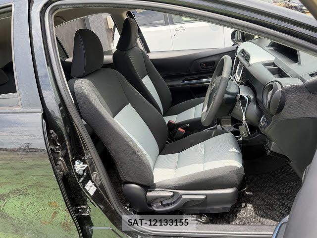 Toyota AQUA 2013-10 8034396-3
