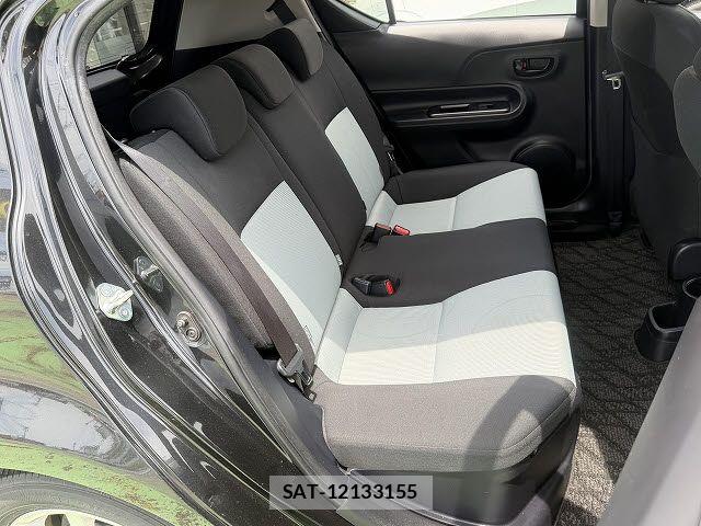 Toyota AQUA 2013-10 8034396-4