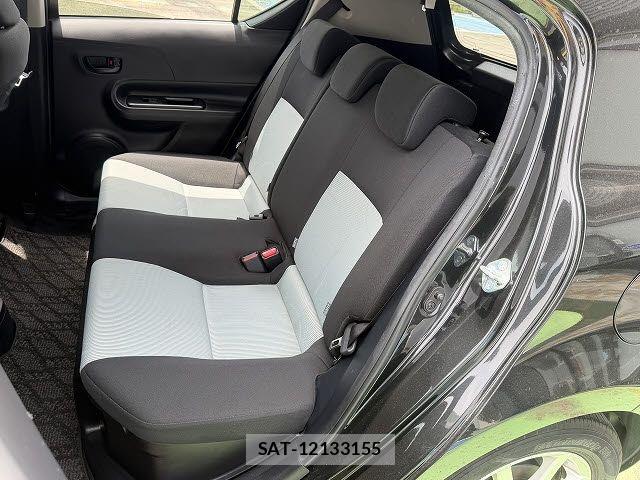 Toyota AQUA 2013-10 8034396-6
