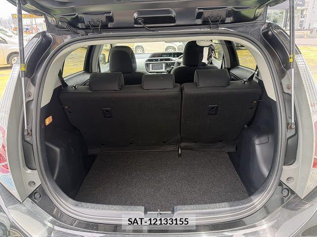 Toyota AQUA 2013-10 8034396-7