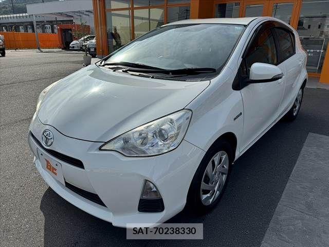 Toyota AQUA 2013-10 8034395-9