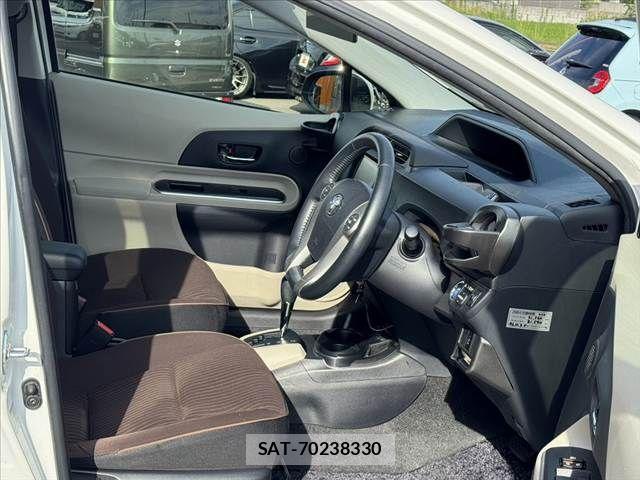 Toyota AQUA 2013-10 8034395-15