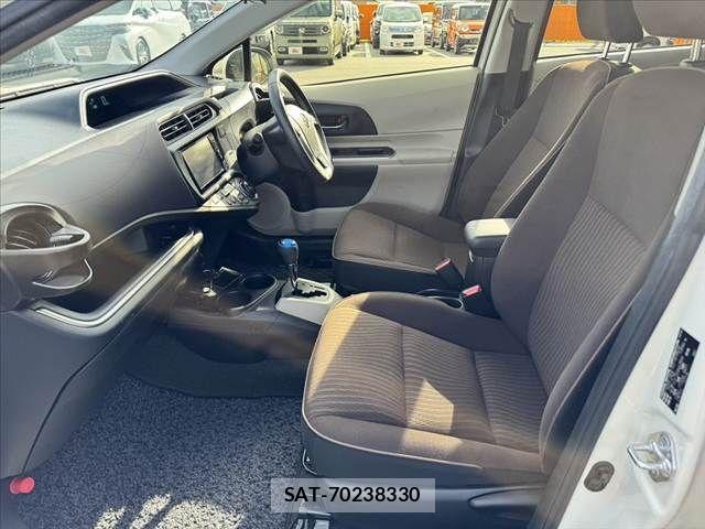Toyota AQUA 2013-10 8034395-17