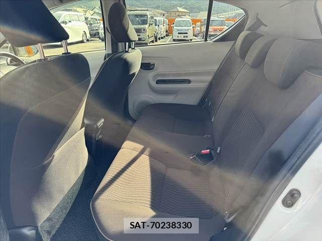 Toyota AQUA 2013-10 8034395-18