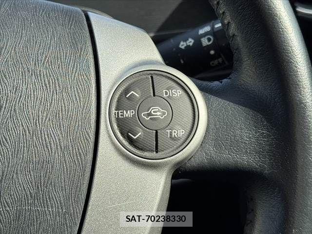 Toyota AQUA 2013-10 8034395-23