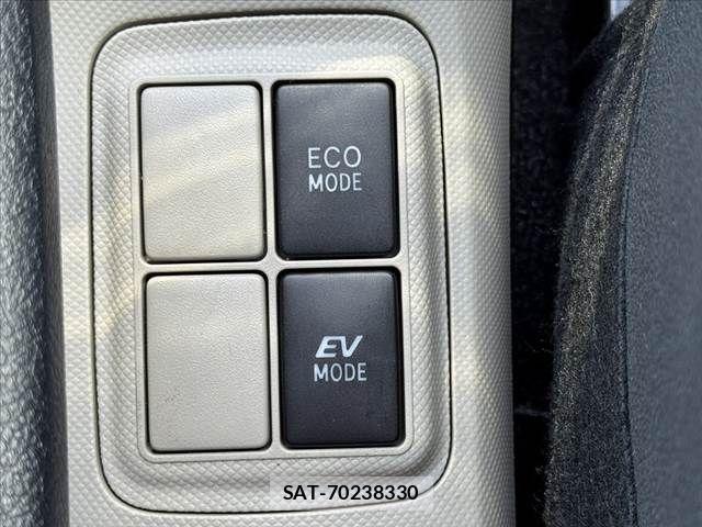Toyota AQUA 2013-10 8034395-26