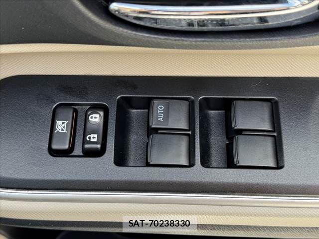 Toyota AQUA 2013-10 8034395-27