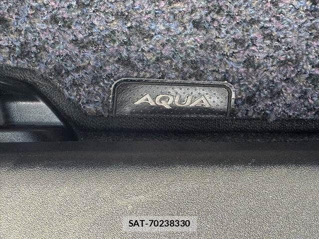Toyota AQUA 2013-10 8034395-28