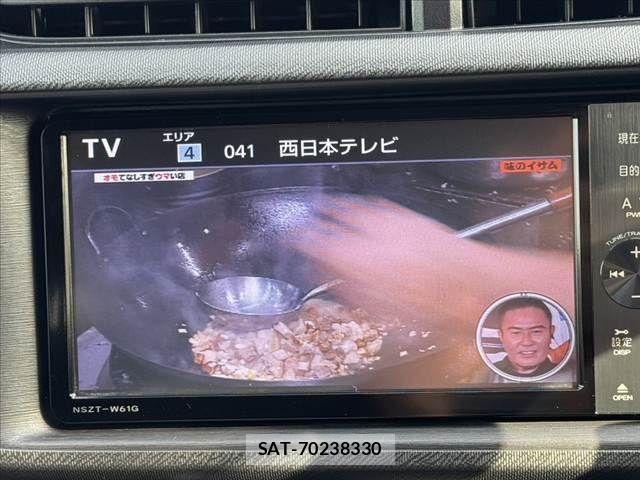 Toyota AQUA 2013-10 8034395-3