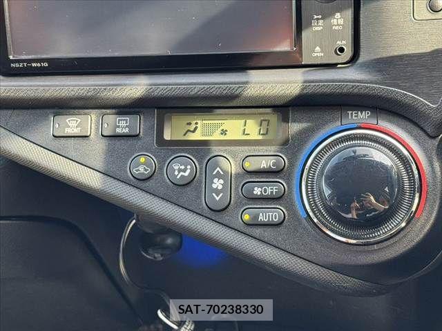 Toyota AQUA 2013-10 8034395-4