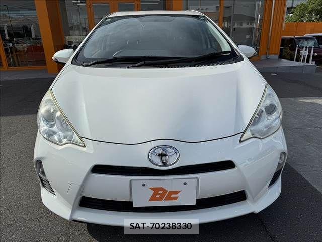 Toyota AQUA 2013-10 8034395-8