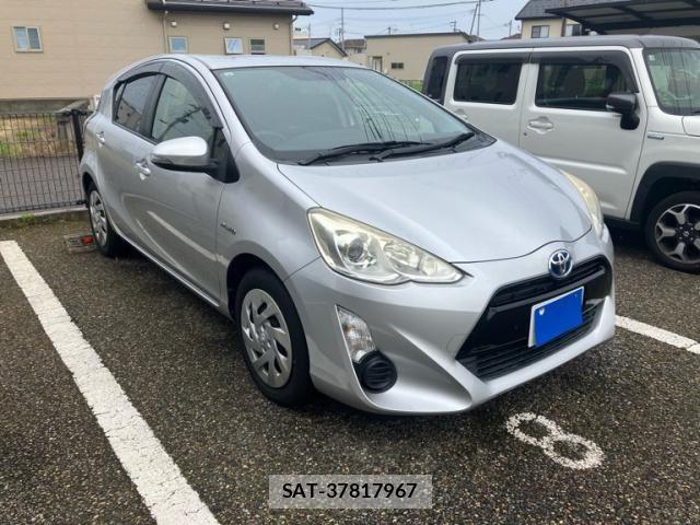 Toyota AQUA 2015-08 8034405-0
